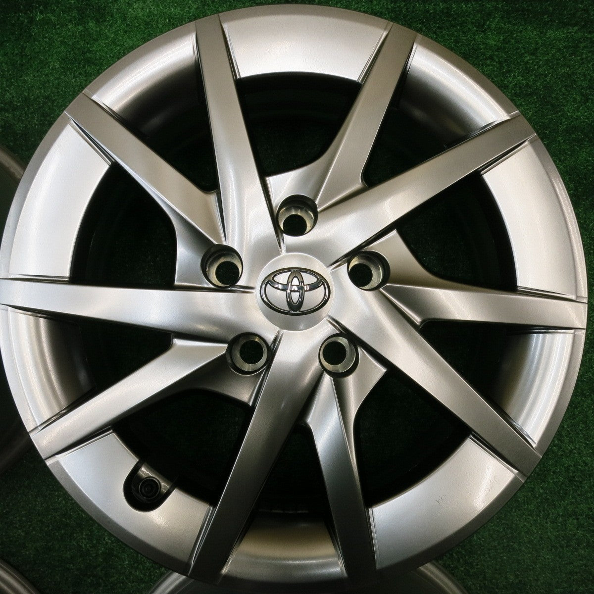 新車外し★トヨタ プリウスα 純正 ホイール 16インチ 16×6.5J PCD114.3/5H★5101208HAホ