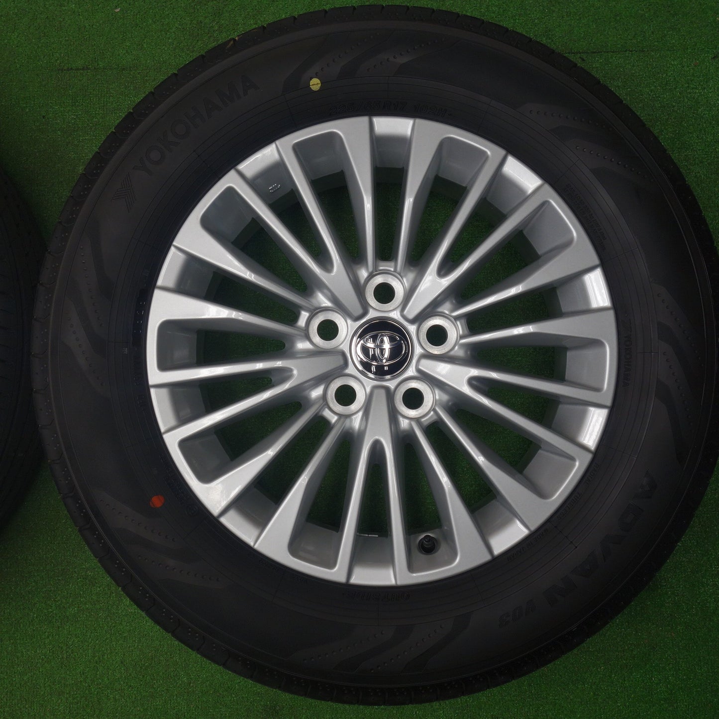 新車外し！26年★トヨタ 40系 アルファード ヴェルファイア 純正 225/65R17 ヨコハマ アドバン V03 17インチ PCD120/5H★6031503KTノ