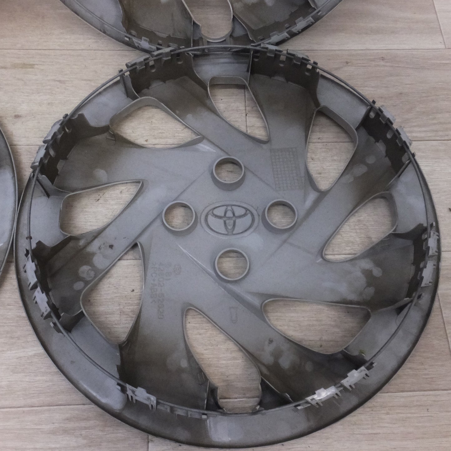 [送料無料] ★トヨタ TOYOTA 純正 アクア NHP10 ホイールカバー 42602-52620 15インチ 4枚★