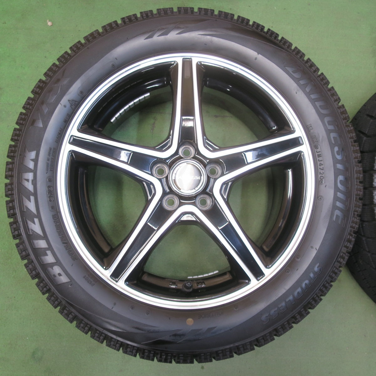 バリ溝！キレイ！9.5分★スタッドレス 205/55R16 ブリヂストン ブリザック VRX BALMINUM バルミナ 16インチ PCD100/5H★5110502イス