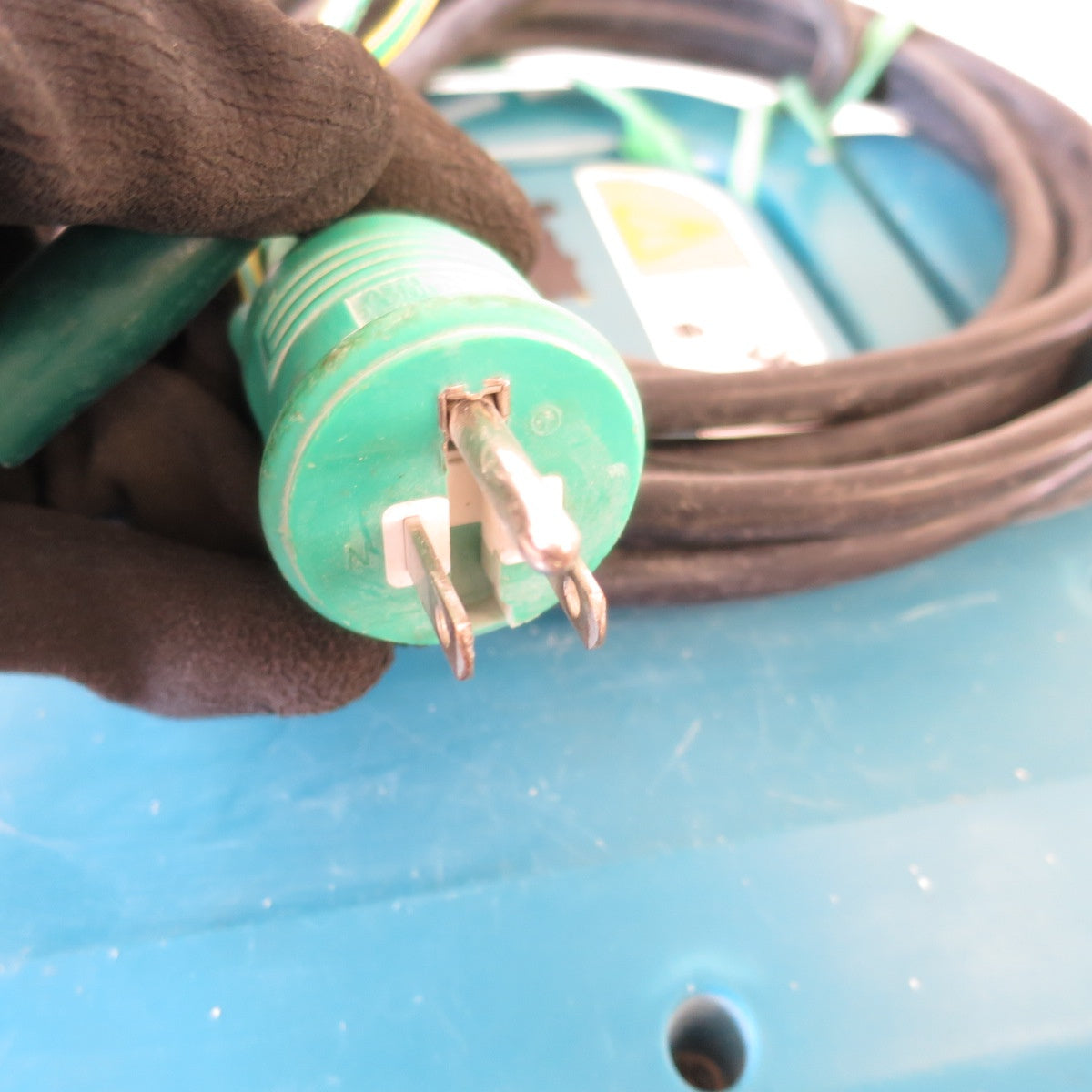[送料無料] ◇マキタ 乾湿 両用 業務用 集じん機 VC0820 集塵機 makita 100V 本体のみ◇