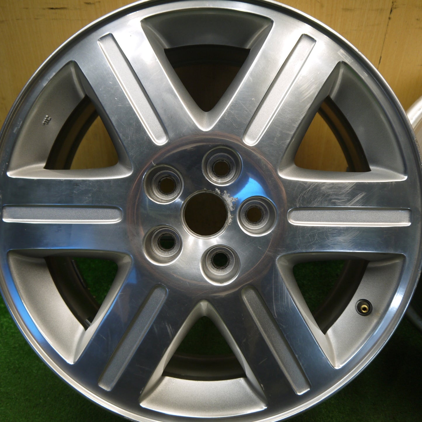 4本価格★クライスラー 300 純正 ホイール 18インチ 18×7.5J Chrysler PCD114.3/5H★6040309Hホ
