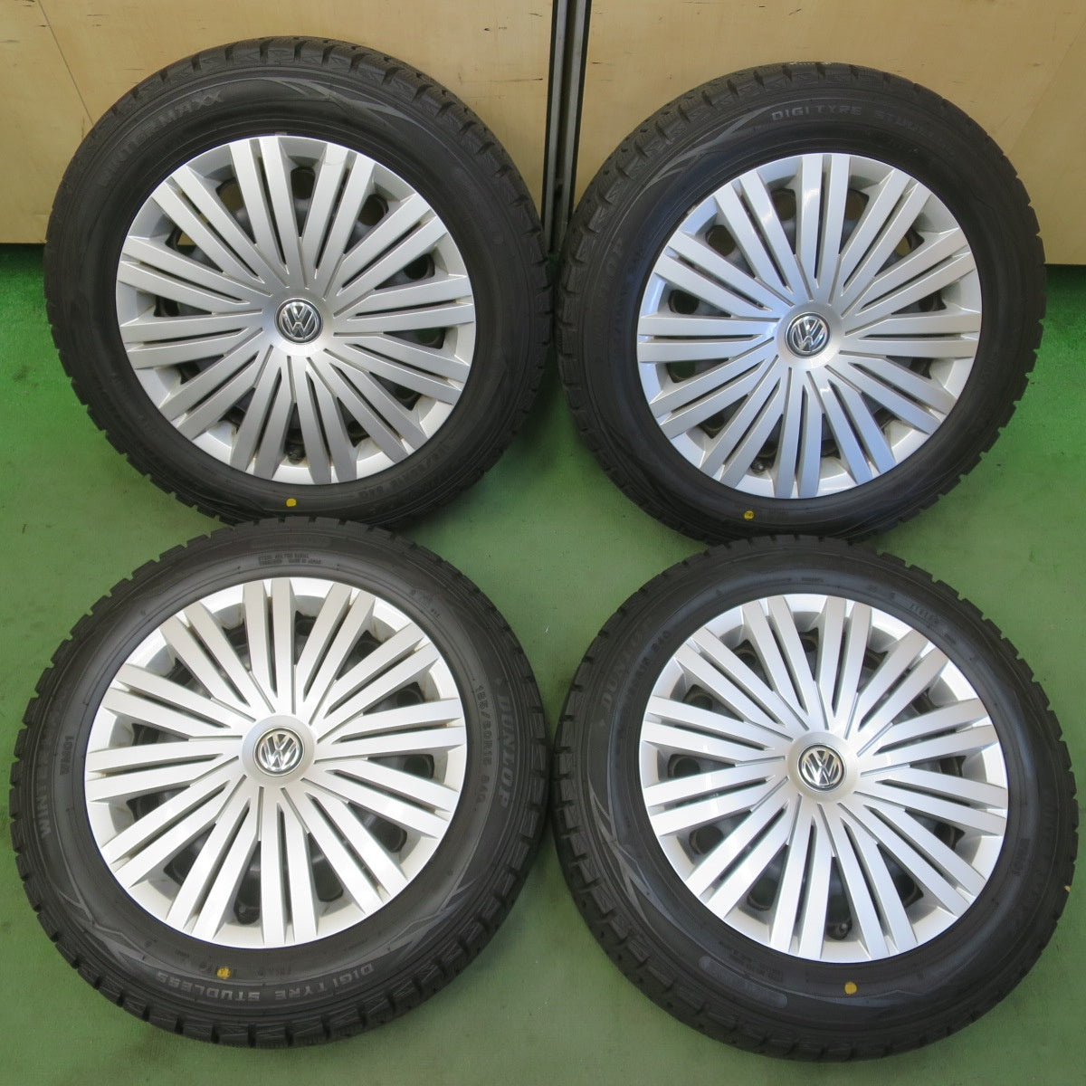 バリ溝！9.5分★ワーゲン ポロ 純正 スチール 185/60R15 スタッドレス ダンロップ ウインターマックス WM01 15インチ PCD100/5H★6052208イス