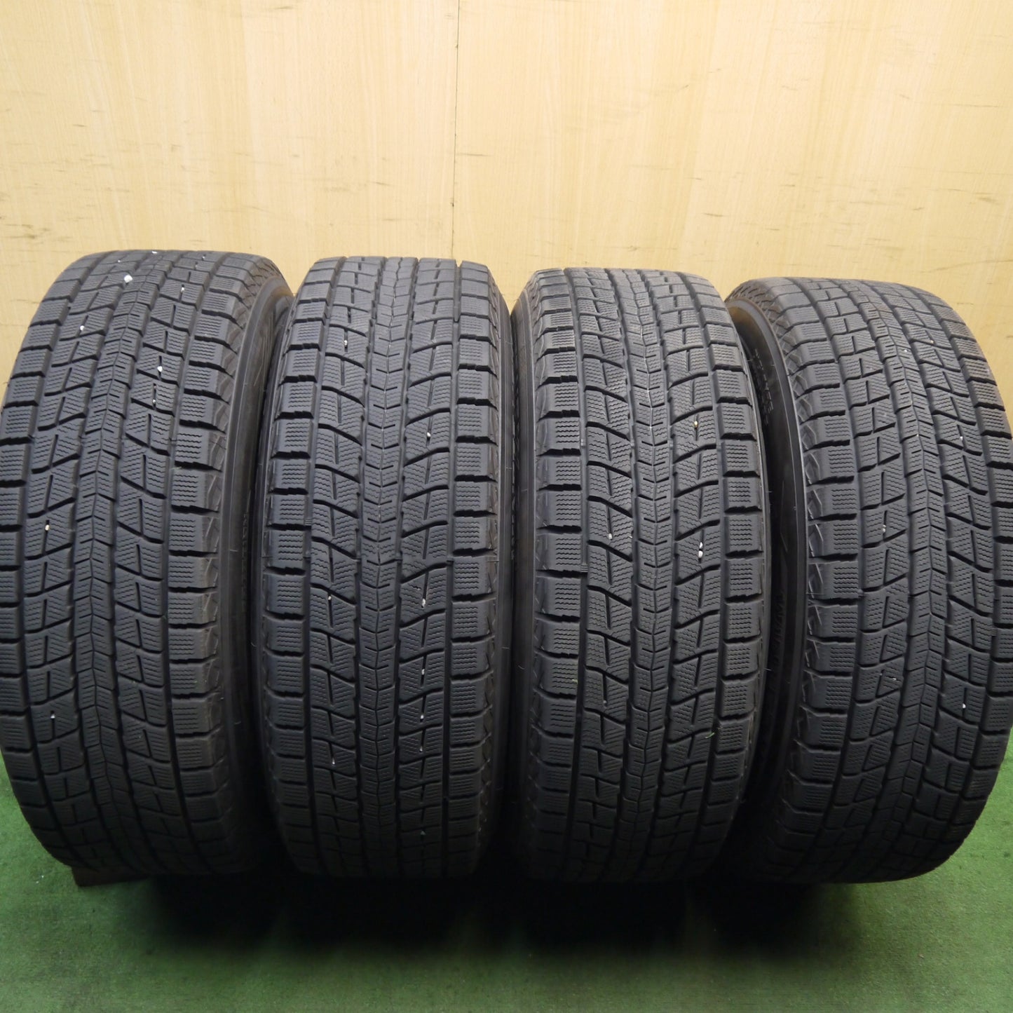 バリ溝！23年！キレイ！9.5分★ポルシェ マカン 等 EUROTECH MP-LINE 235/60R18 スタッドレス ダンロップ ウインターマックス SJ8+ ユーロテック PCD112/5H★5082203Hス