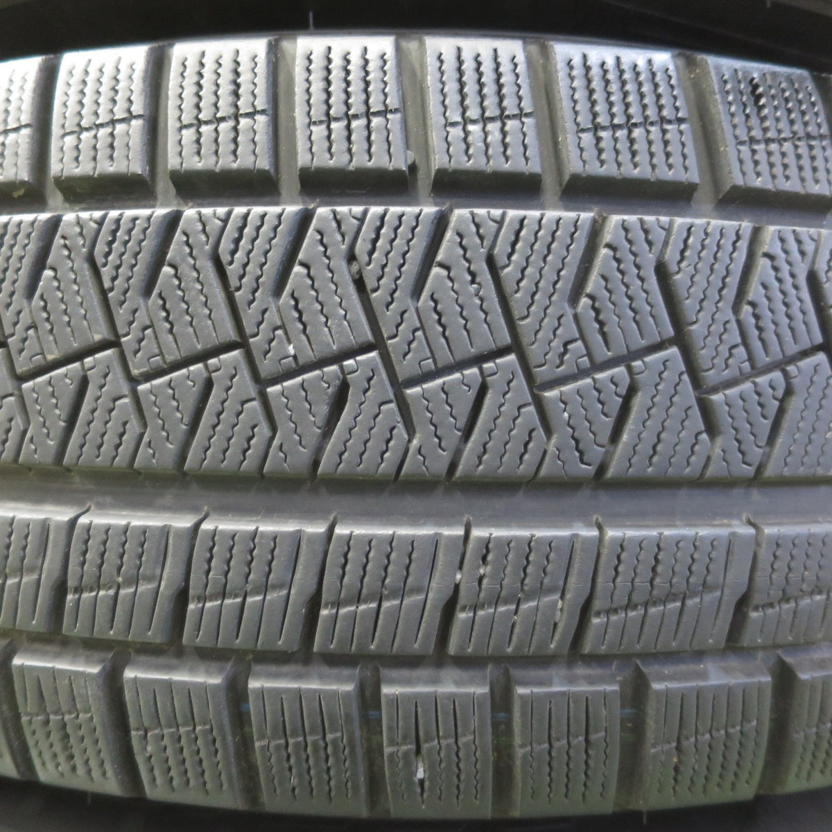 バリ溝！キレイ！8.5分◎マツダ アテンザ 純正 225/65R17 スタッドレス ピレリ アイスアシンメトリコ プラス 17インチ PCD114.3/5H◎6092506イス