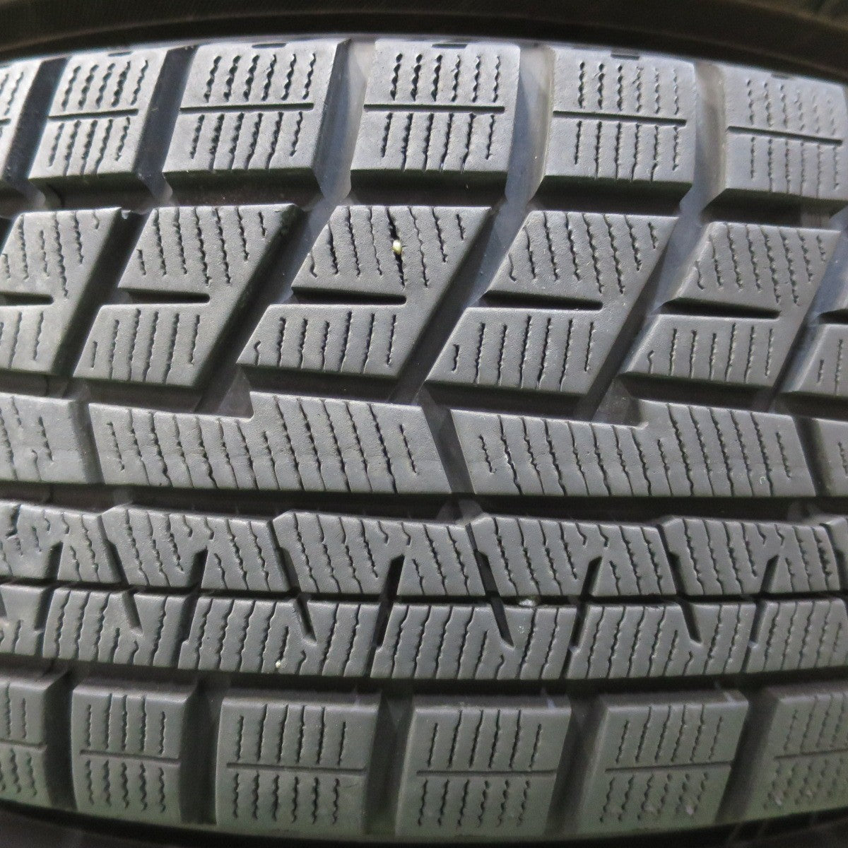 バリ溝！23年！キレイ！9.5分★スタッドレス 185/70R14 ヨコハマ アイスガード iG60 VELVA CHARGE ヴェルヴァ 14インチ PCD100/4H★5041205イス