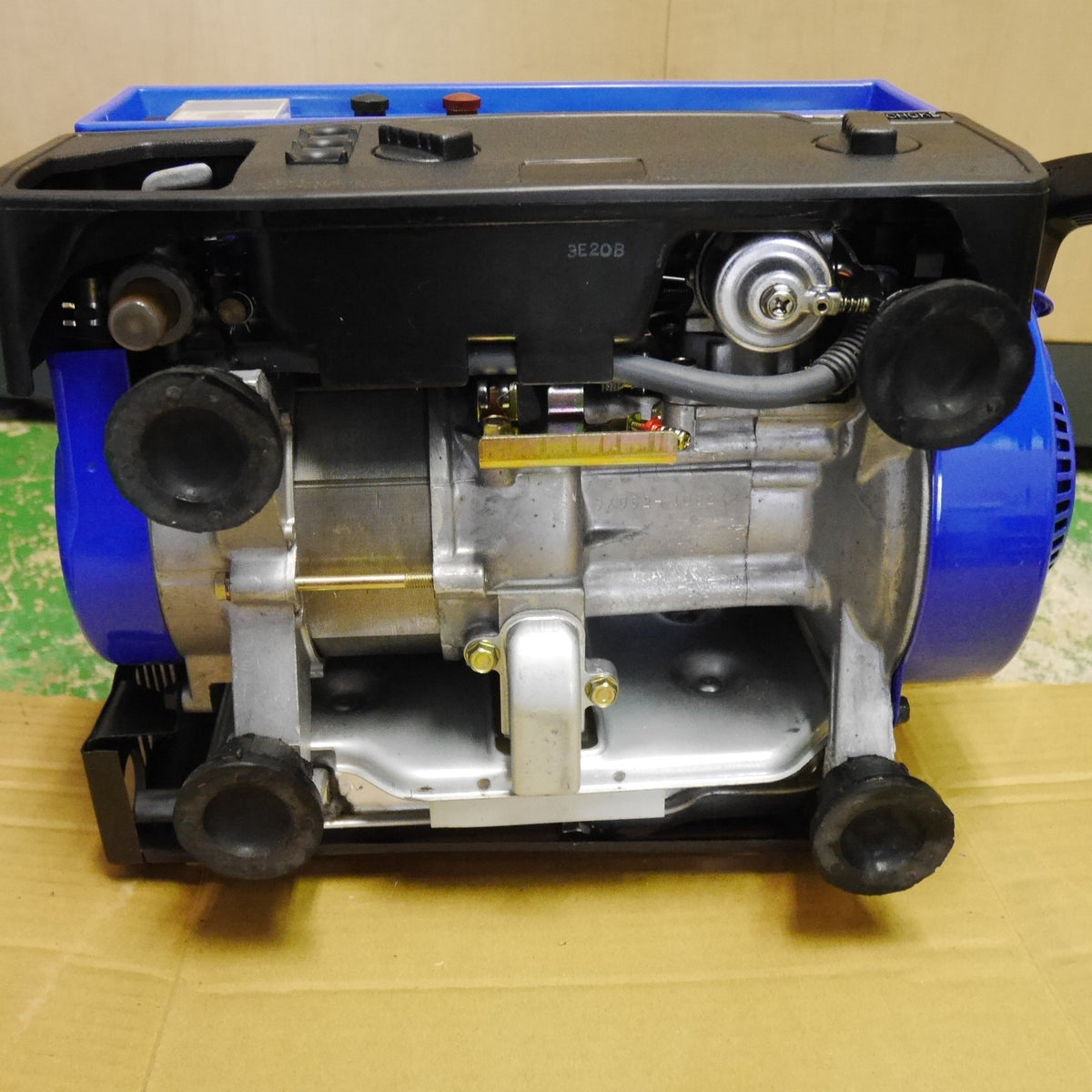[送料無料] ☆スズキ ポータブル 発電機 SX650R 50Hz ガソリン エンジン ジェネレーター SUZUKI 現状品☆