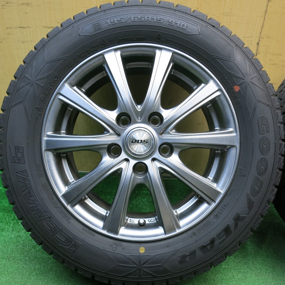 バリ溝！キレイ！8.5分★スタッドレス 195/65R15 グッドイヤー アイスナビ6 D.O.S. DOS 社外 アルミ 15インチ PCD114.3/5H★6012507HAス