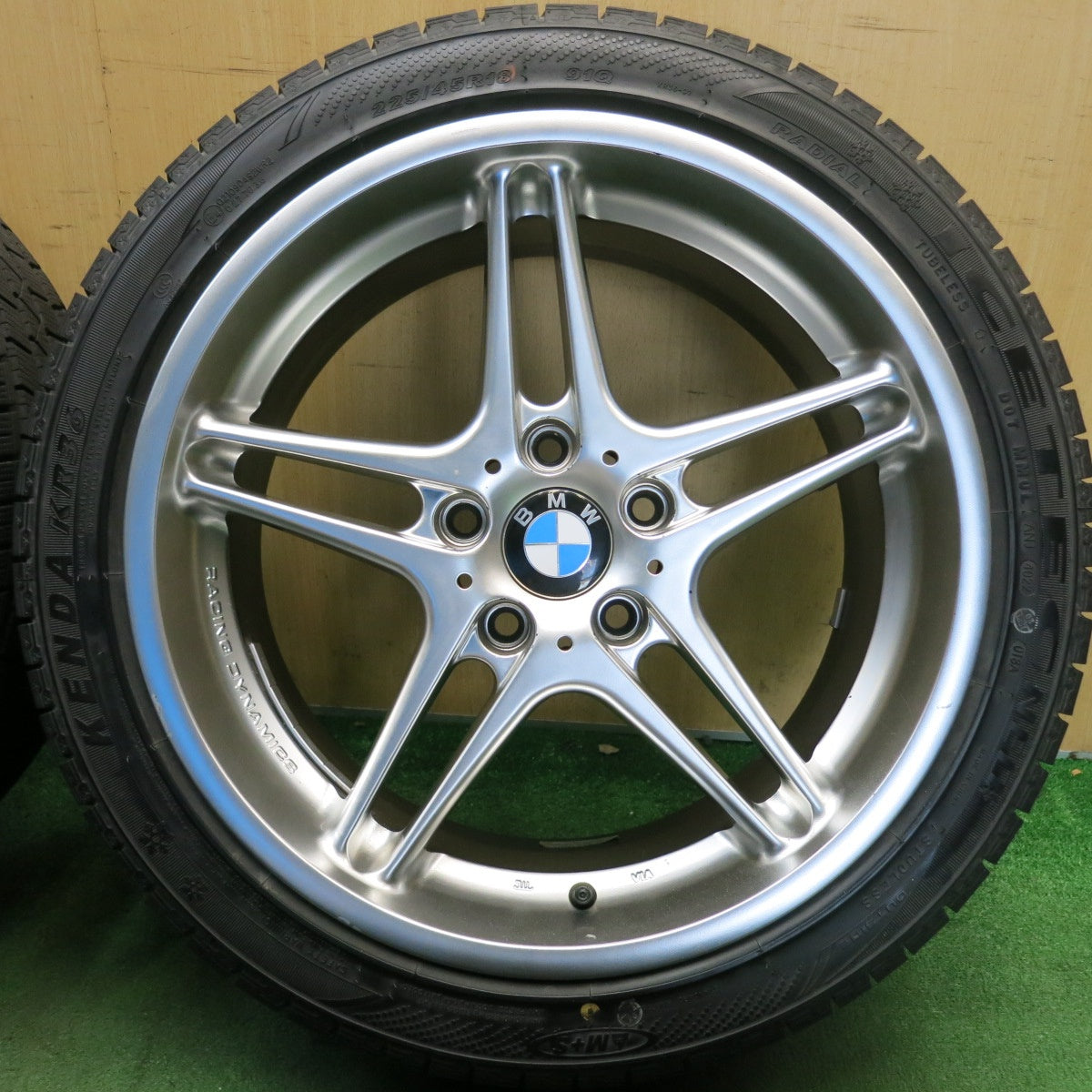 バリ溝！22年！9.5分◎BMW 等 Racing Dynamics RD3 225/45R18 スタッドレス ケンダ KR36 アイステック ネオ レーシング ダイナミクス 18インチ PCD120/5H◎6061410HAス