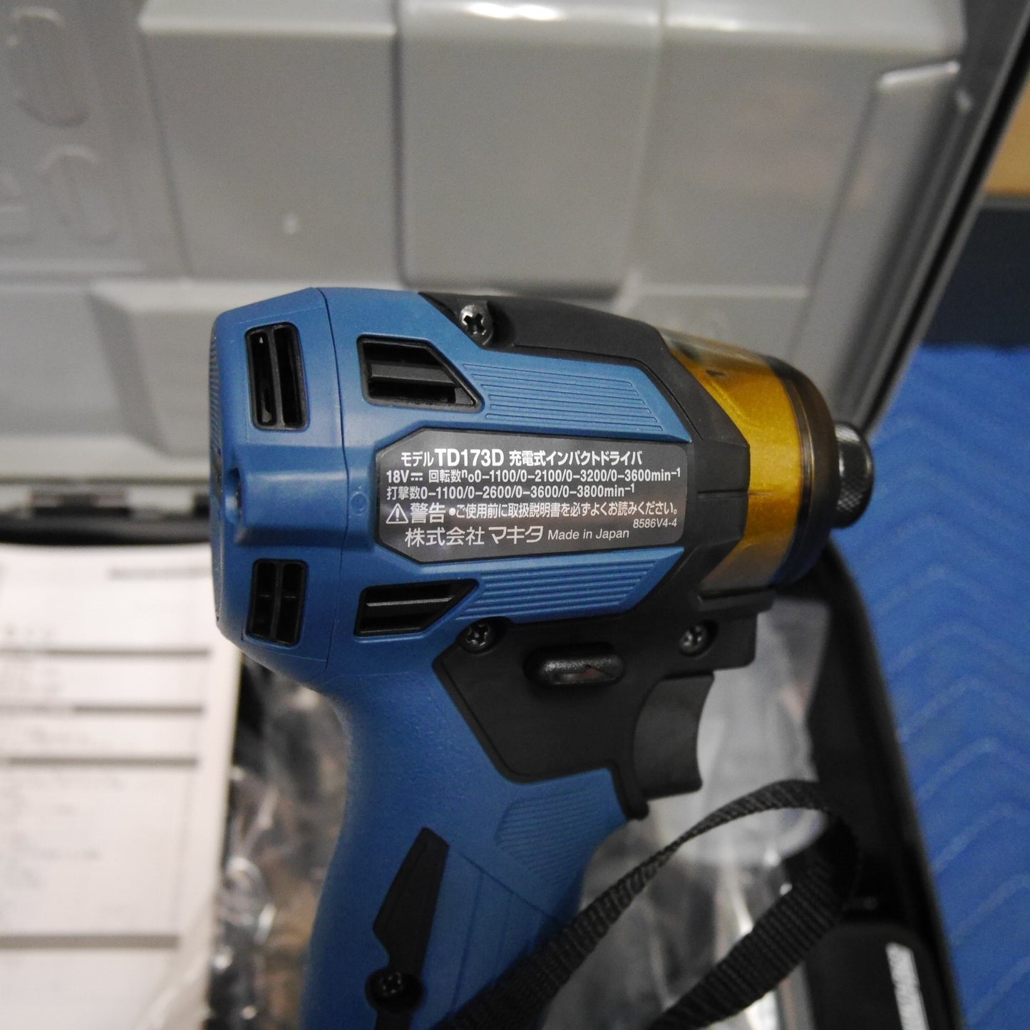 [送料無料] 未使用！バッテリー2個☆マキタ 充電式 インパクトドライバ TD173D GXPB 電動 工具 makita 18V☆