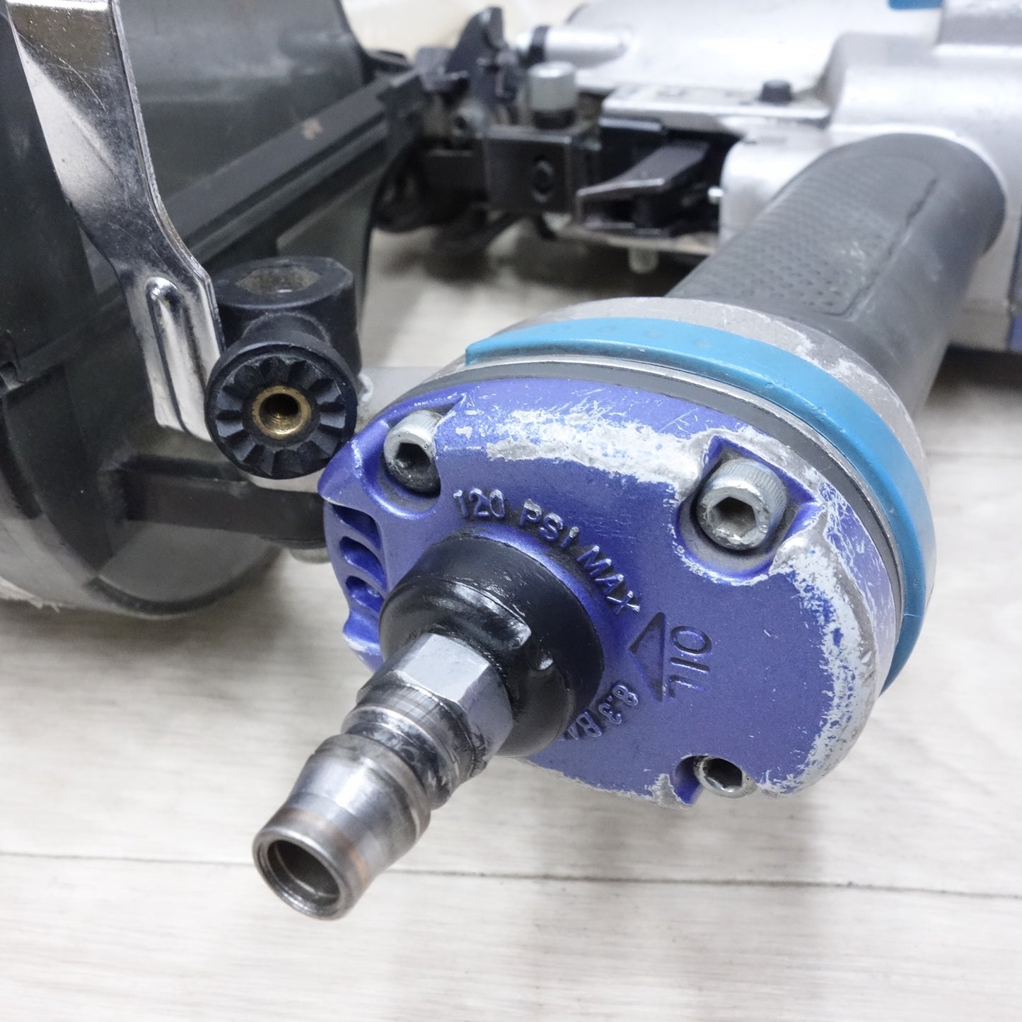 [送料無料] ◆マキタ サイディング用 50mm 常圧 エア 釘打ち機 AN552 ケース付き エア 工具 ①◆