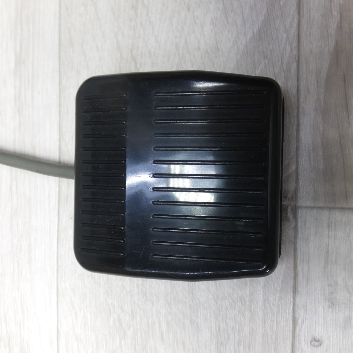 [送料無料] 美品◆IZUMI 泉精器 電動式圧着機 EC-6 圧着工具 AC100V 50/60Hz◆
