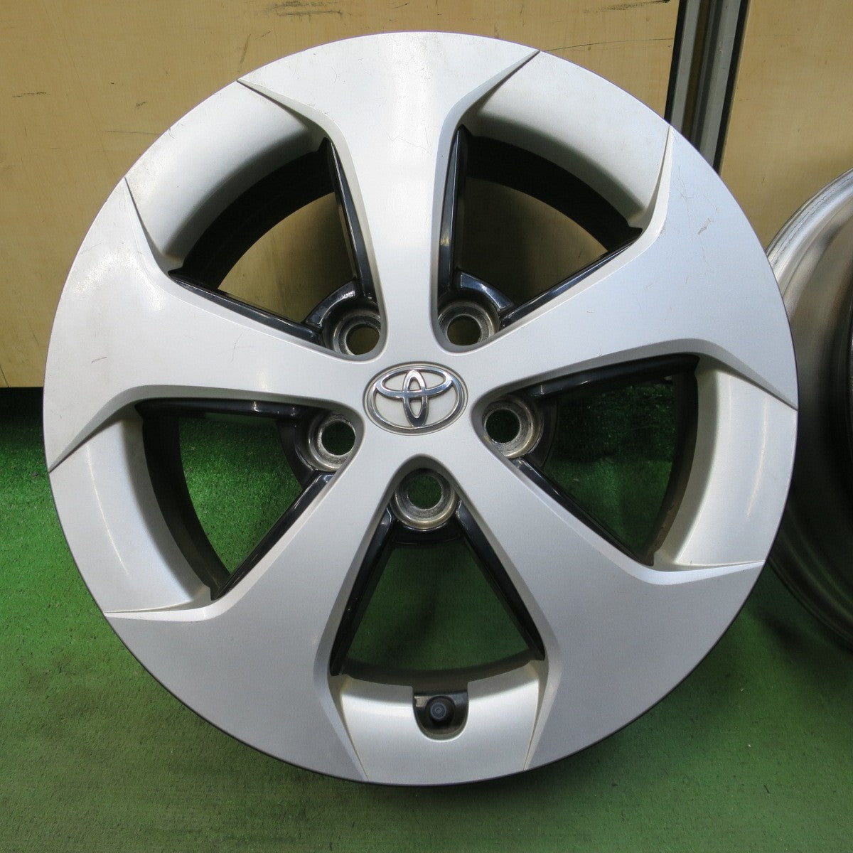 4本価格★トヨタ 30系 プリウス 純正 ホイール 15インチ 15×6J PCD100/5H★6062001NGホ
