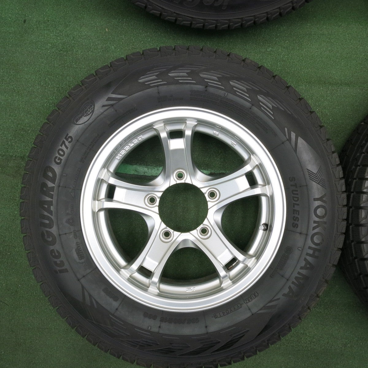 *送料無料* バリ溝！キレイ！9.5分★ジムニー等 KEELER 195/80R15 スタッドレス ヨコハマ アイスガード G075 キーラー PCD139.7/5H★4040307TNス