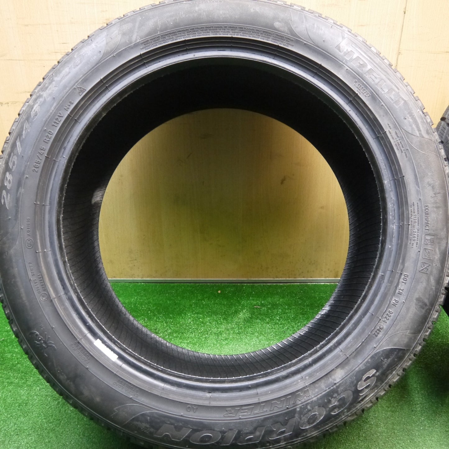 バリ溝！22年！ほぼ10分★スタッドレス 285/45R20 ピレリ スコーピオン TM ウインター AO タイヤ 20インチ アウディ Q7 等★5121909Hスタ