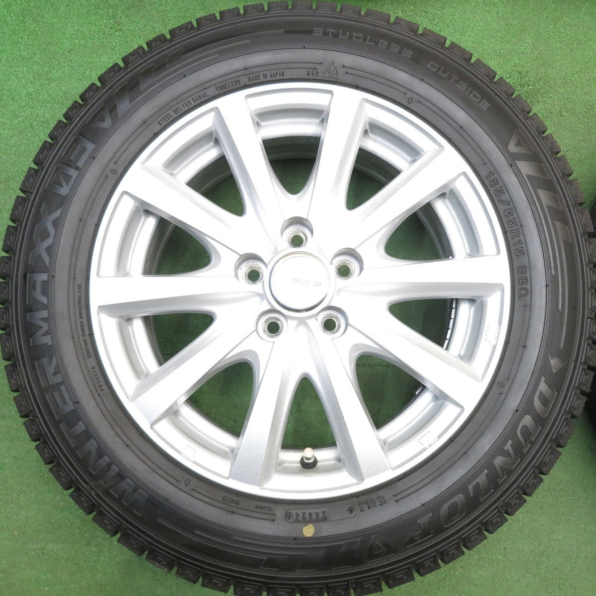 ほぼ未使用！24年！キレイ★シエンタ プリウス 等 185/65R15 スタッドレス ダンロップ ウインターマックス 03 ravrion RS01 ラブリオン 15インチ PCD100/5H★6032809HAス