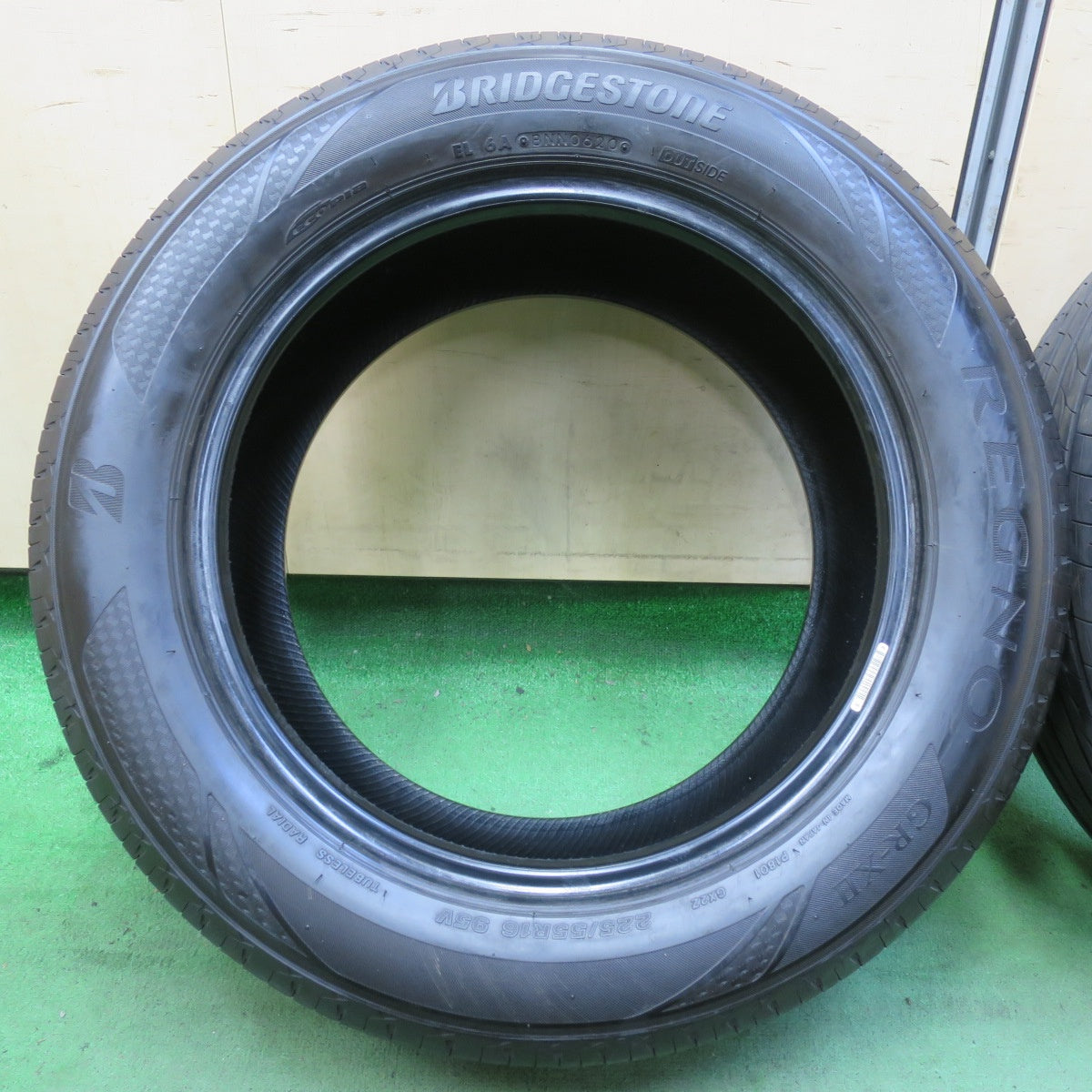 バリ溝！9.5分★225/55R16 ブリヂストン レグノ GR-X2 タイヤ 16インチ ベンツ Cクラス Eクラス アウディ A4 A6 等★5090406イノタ
