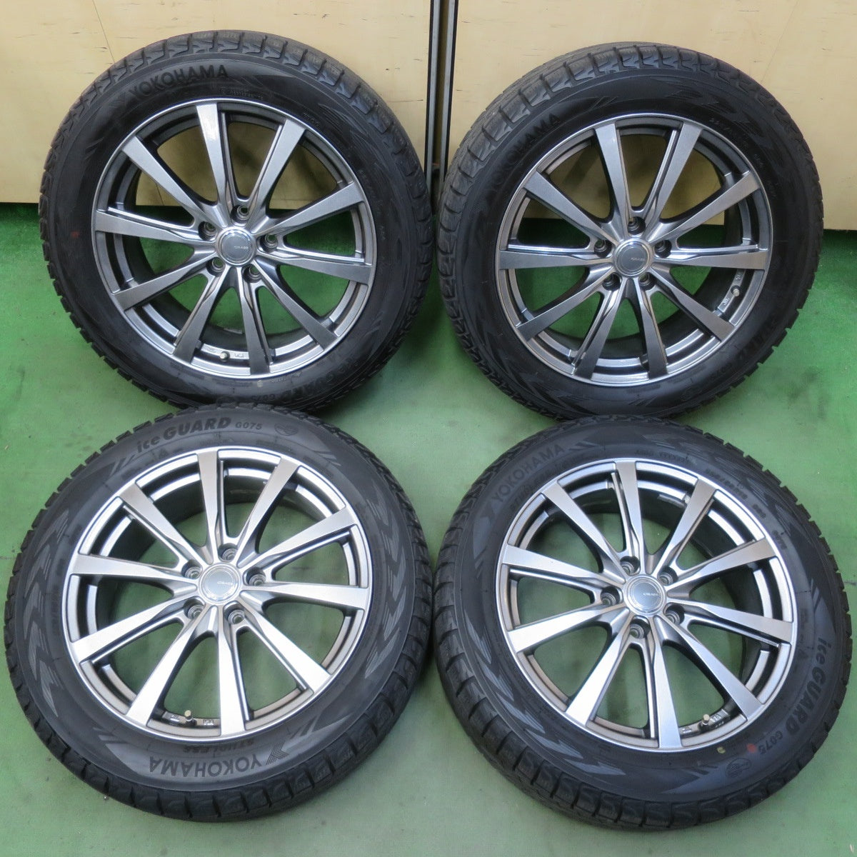 バリ溝！キレイ！9.5分★スタッドレス 225/55R18 ヨコハマ アイスガード G075 GRASS グラス 18インチ PCD114.3/5H★6041107イス