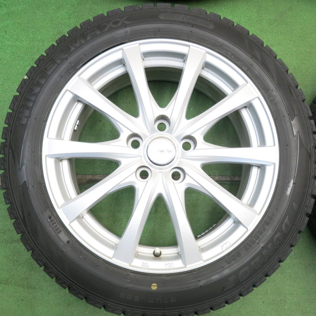 バリ溝！23年！キレイ！9.5分以上◎スタッドレス 195/60R17 ダンロップ ウインターマックス WM02 ravrion RS01 ラブリオン 17インチ PCD114.3/5H◎6070510HAス