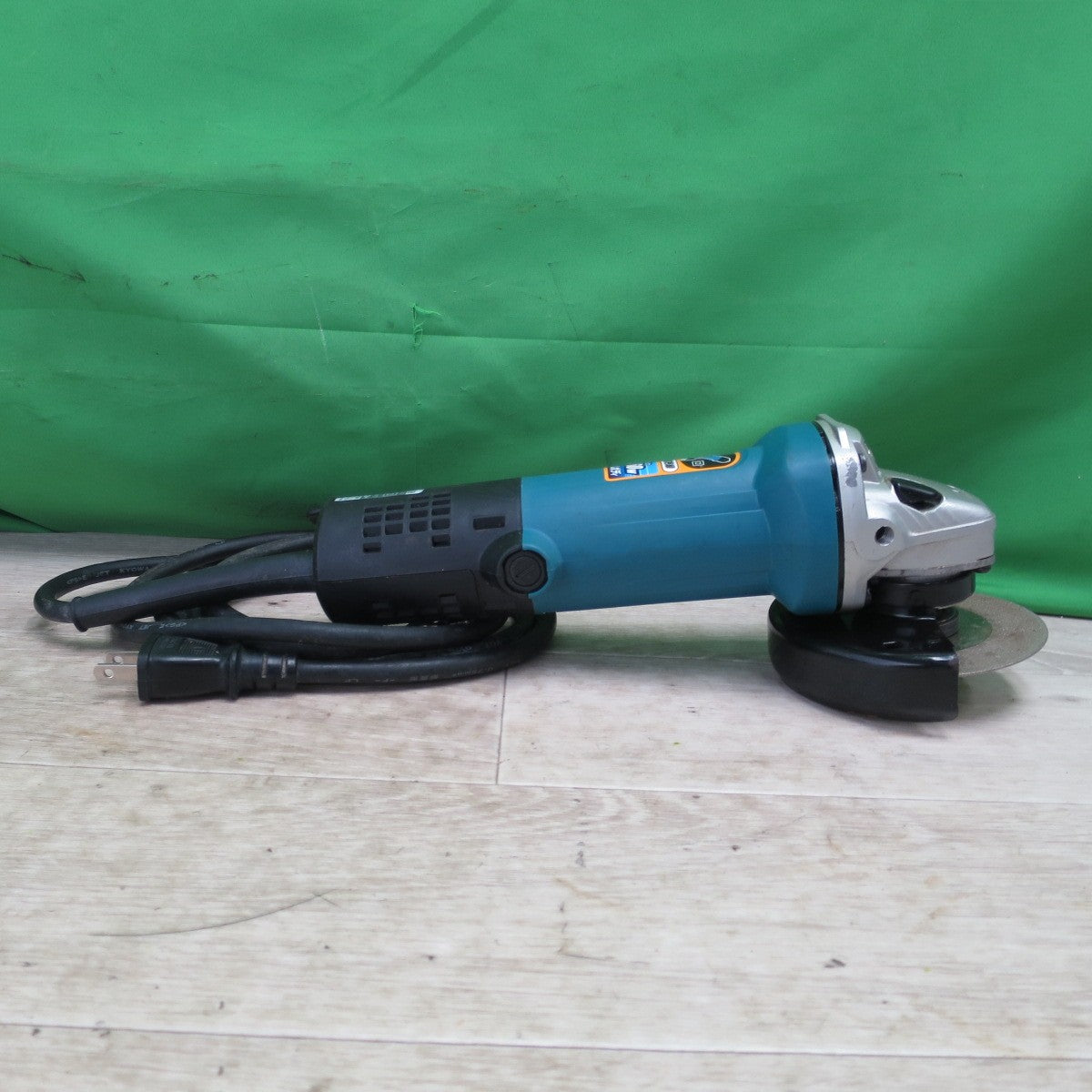 [送料無料] キレイ☆マキタ 100mm ディスクグラインダー 9533B 電動 工具 100V 研摩 研磨 機 makita①☆