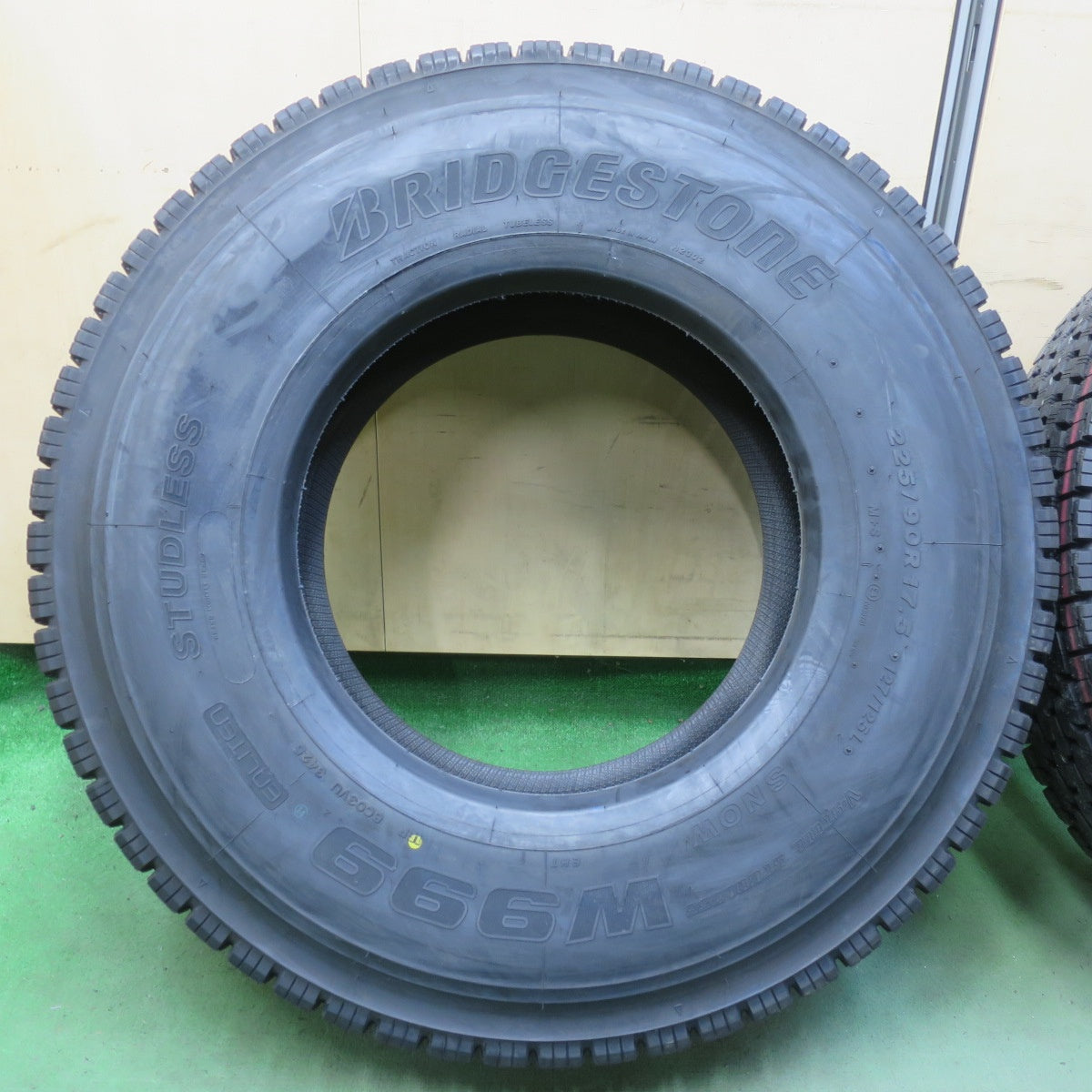 未使用！25年！2本★トラック タイヤ 225/90R17.5 127/125L スタッドレス ブリヂストン W999 17.5インチ★6062102イスタ
