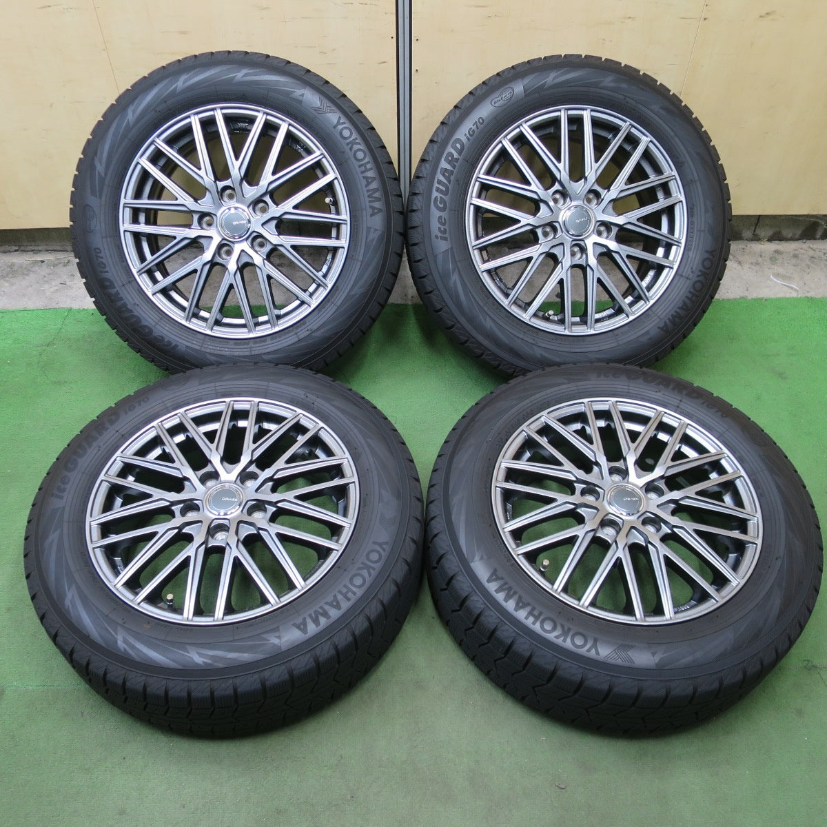 バリ溝！24年！キレイ！9.5分◎スタッドレス 205/60R16 ヨコハマ アイスガード iG70 GRASS グラス 16インチ PCD114.3/5H◎6090905NGス