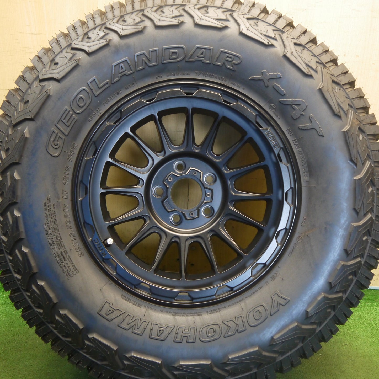 ほぼ未使用！23年！キレイ！1本◎ジープ 等 KMC KM542 Impact 35×12.50R17 121Q 10PR ヨコハマ ジオランダー X-AT インパクト 17インチ PCD127/5H◎6073102Hノ