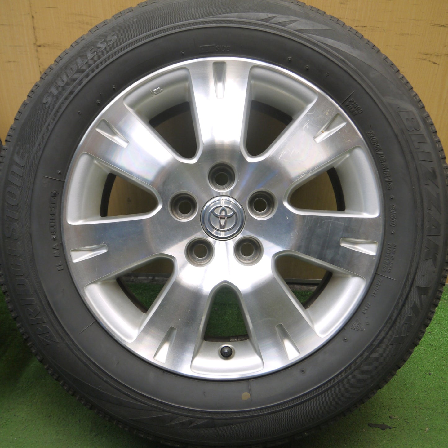 *送料無料* 4本価格★トヨタ 10系 アルファード 純正 205/65R16 スタッドレス ブリヂストン ブリザック VRX 16インチ PCD114.3/5H★4060701Hス