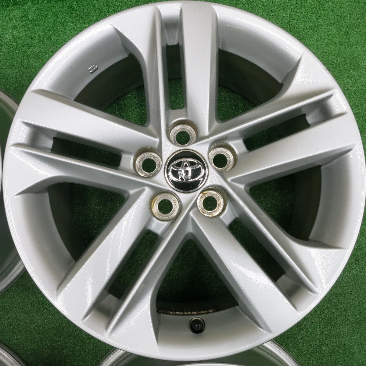 送料無料] キレイ☆トヨタ カローラ スポーツ 純正 ホイール 16