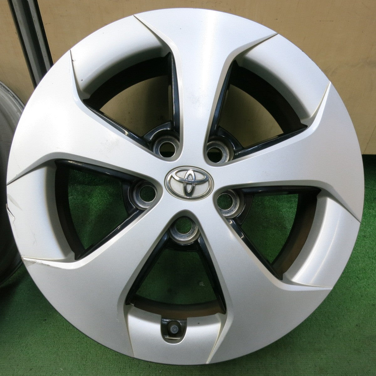 4本価格★トヨタ 30系 プリウス 純正 ホイール 15インチ 15×6J PCD100/5H★5052109SYホ