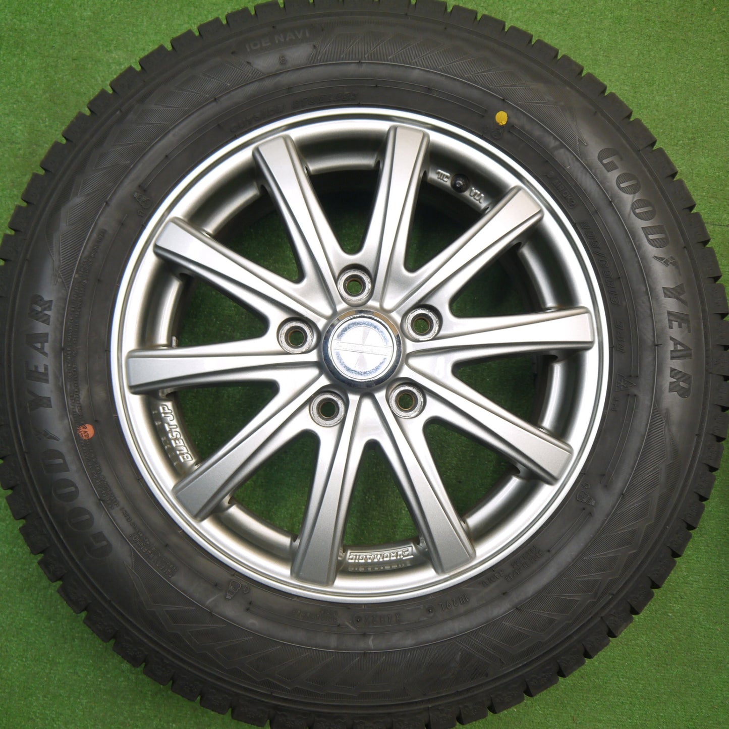 バリ溝！22年！キレイ！ほぼ10分★スタッドレス 205/65R15 グッドイヤー アイスナビ8 EUROMAGIC BLEST JP ユーロマジック 15インチ PCD114.3/5H★5120303Hス
