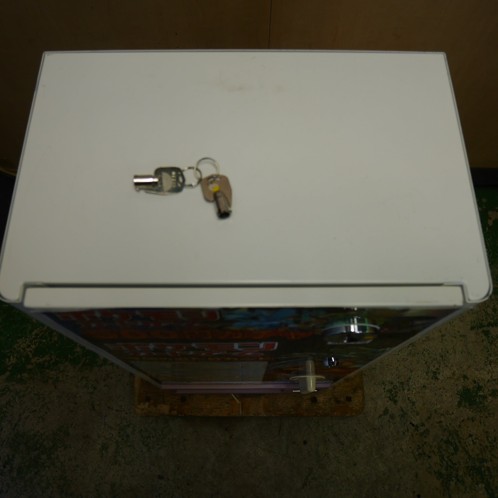 送料無料] 鍵2個付き☆DAITO ダイト 手動式 自動 販売機 DF-5 トレカ