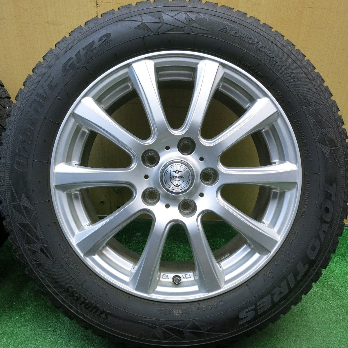 バリ溝！23年！9.5分★スタッドレス 205/60R16 トーヨー オブザーブ GIZ2 JOKER ジョーカー 16インチ PCD114.3/5H★5121415HAス