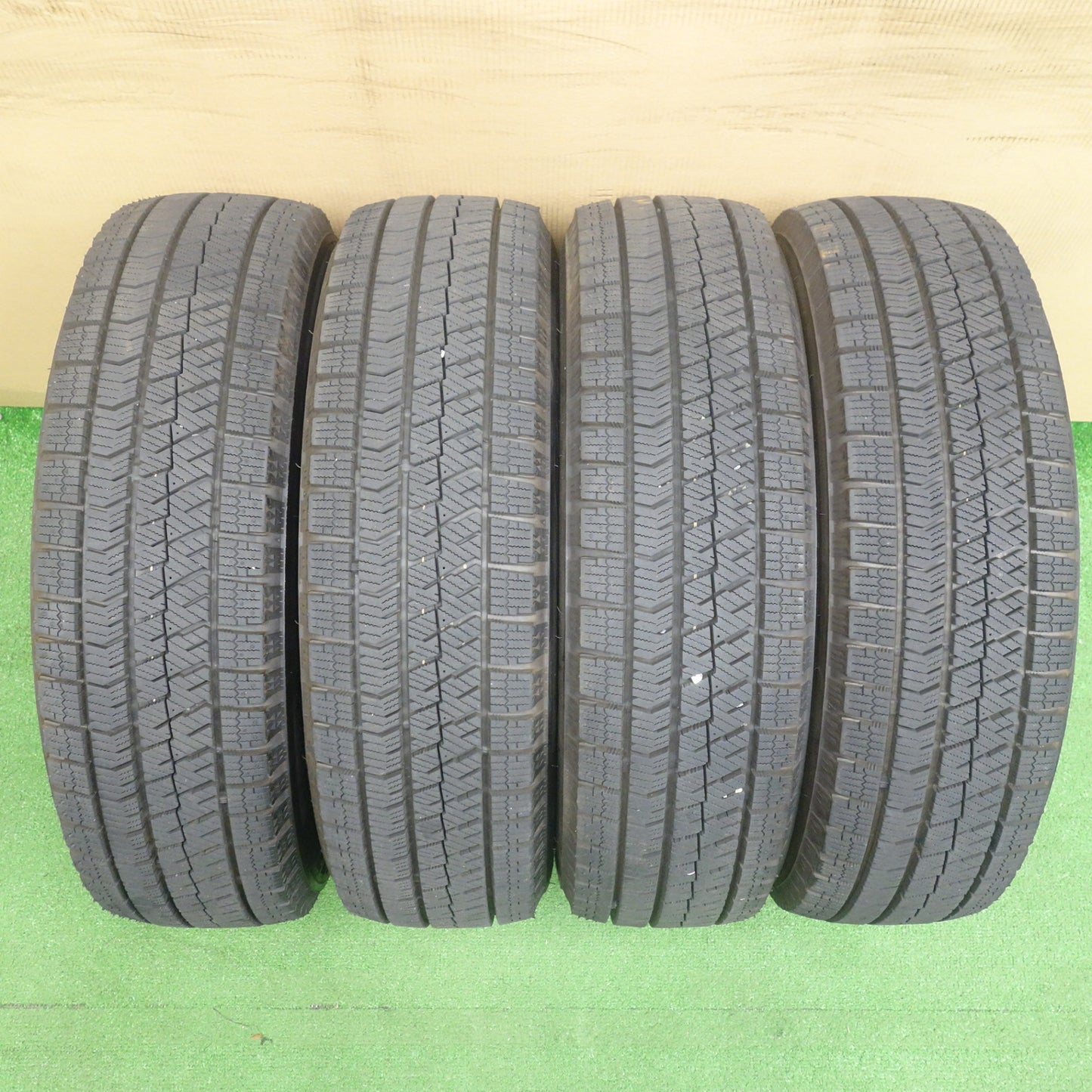 バリ溝！23年！9.5分★スタッドレス 165/65R14 ブリヂストン ブリザック VRX2 Fang ファング 14インチ ソリオ ハスラー 等 PCD100/4H★6041702KTス