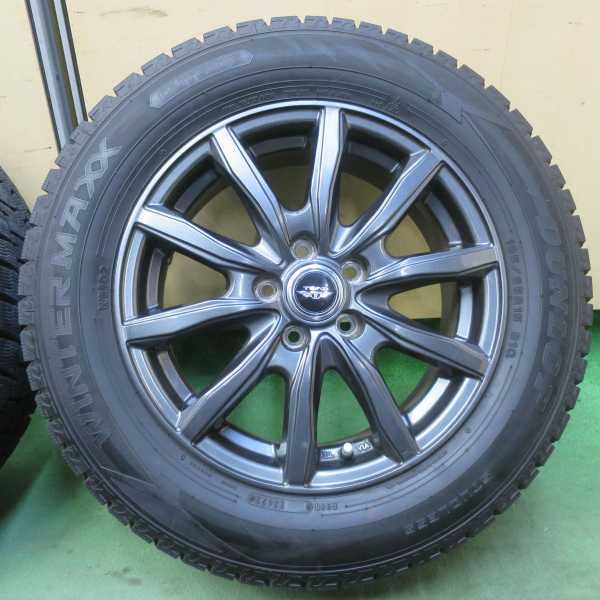バリ溝！22年！9.5分◎プリウス 等 195/65R15 スタッドレス ダンロップ ウインターマックス WM02 TEAD テッド 15インチ PCD100/5H◎6081217イス