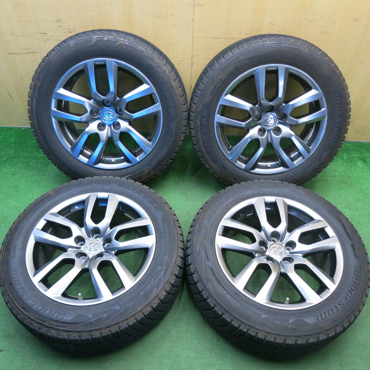 バリ溝！キレイ！8.5分★レクサス NX バージョンL 純正 225/60R18 スタッドレス ブリヂストン ブリザック DM-V2 18インチ PCD114.3/5H★6040501HAス