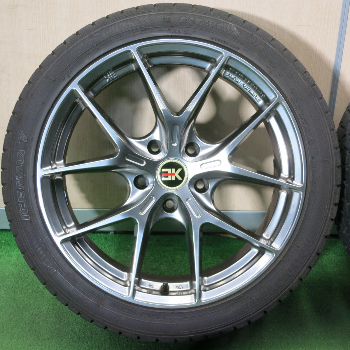 [送料無料] バリ溝！キレイ！8.5分★BMW 等 BAOKANG KE3S010 225/45R18 スタッドレス グッドイヤー アイスナビ7 18インチ PCD120/5H★5010404NJス