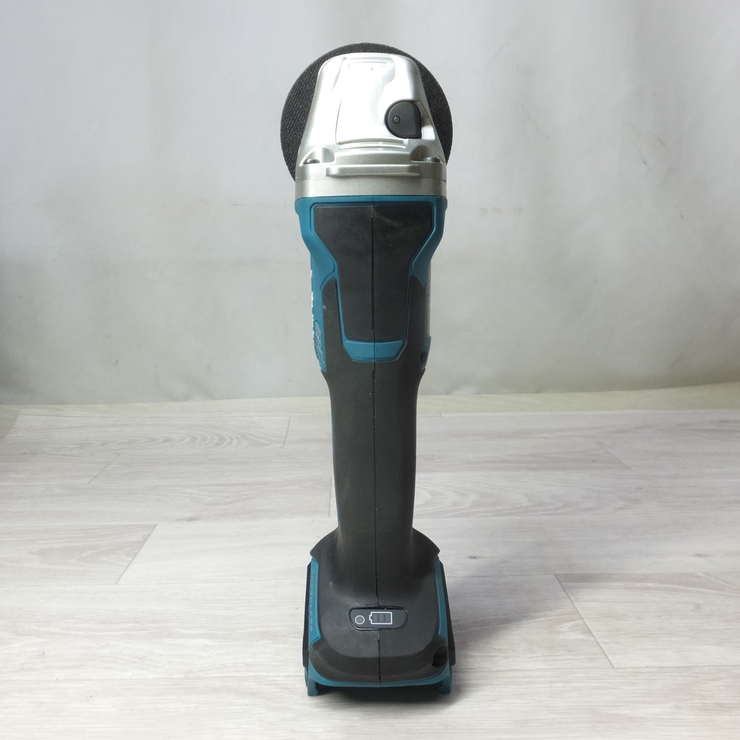 [送料無料] 美品◆makita マキタ 125mm 充電式ディスクグラインダ 18V バッテリー2個 充電器付き 研磨機 電動工具◆
