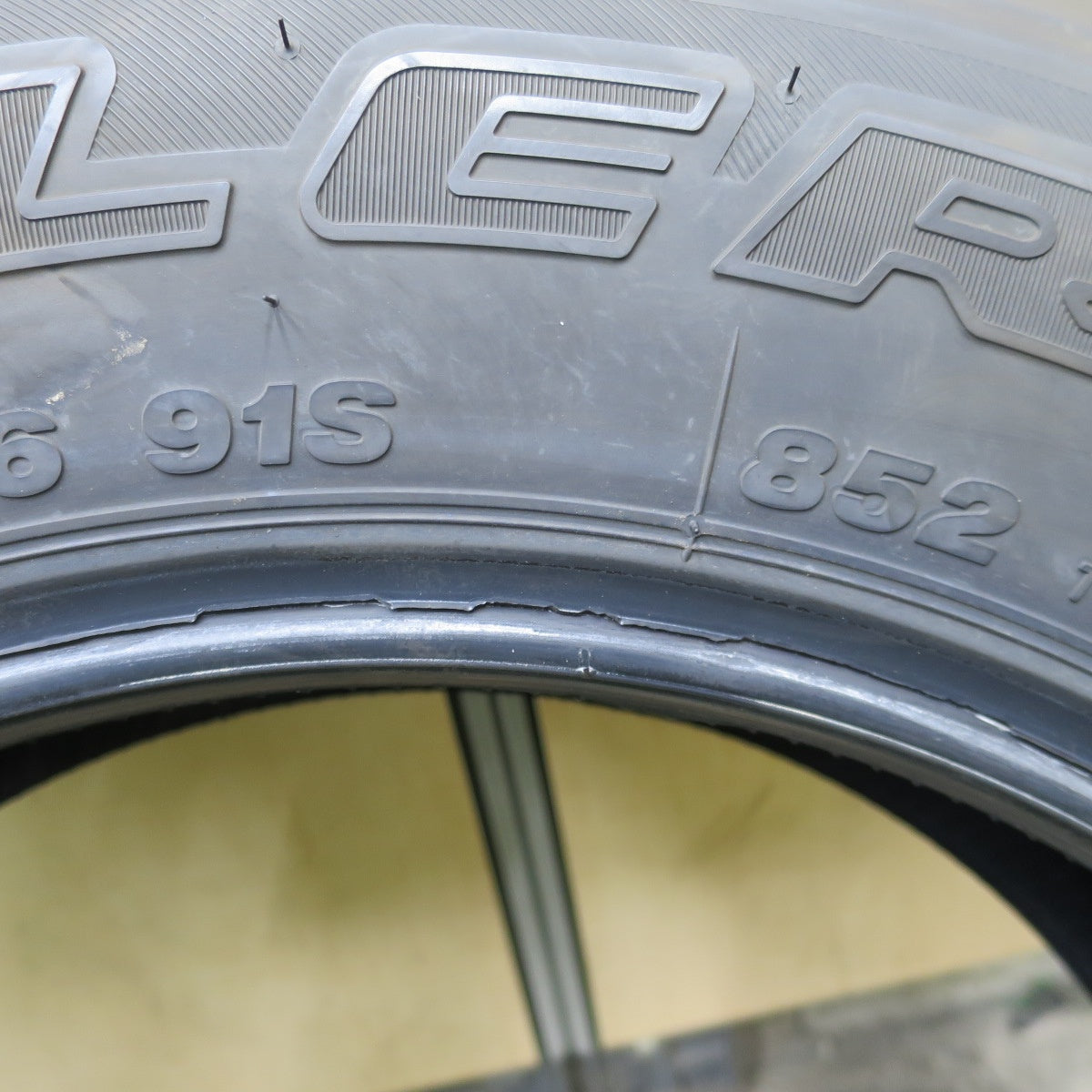 バリ溝！25年！9.5分！1本★ジムニー 等 175/80R16 ブリヂストン デューラー H/L 852 DUELER 16インチ タイヤ★6051302NGノタ