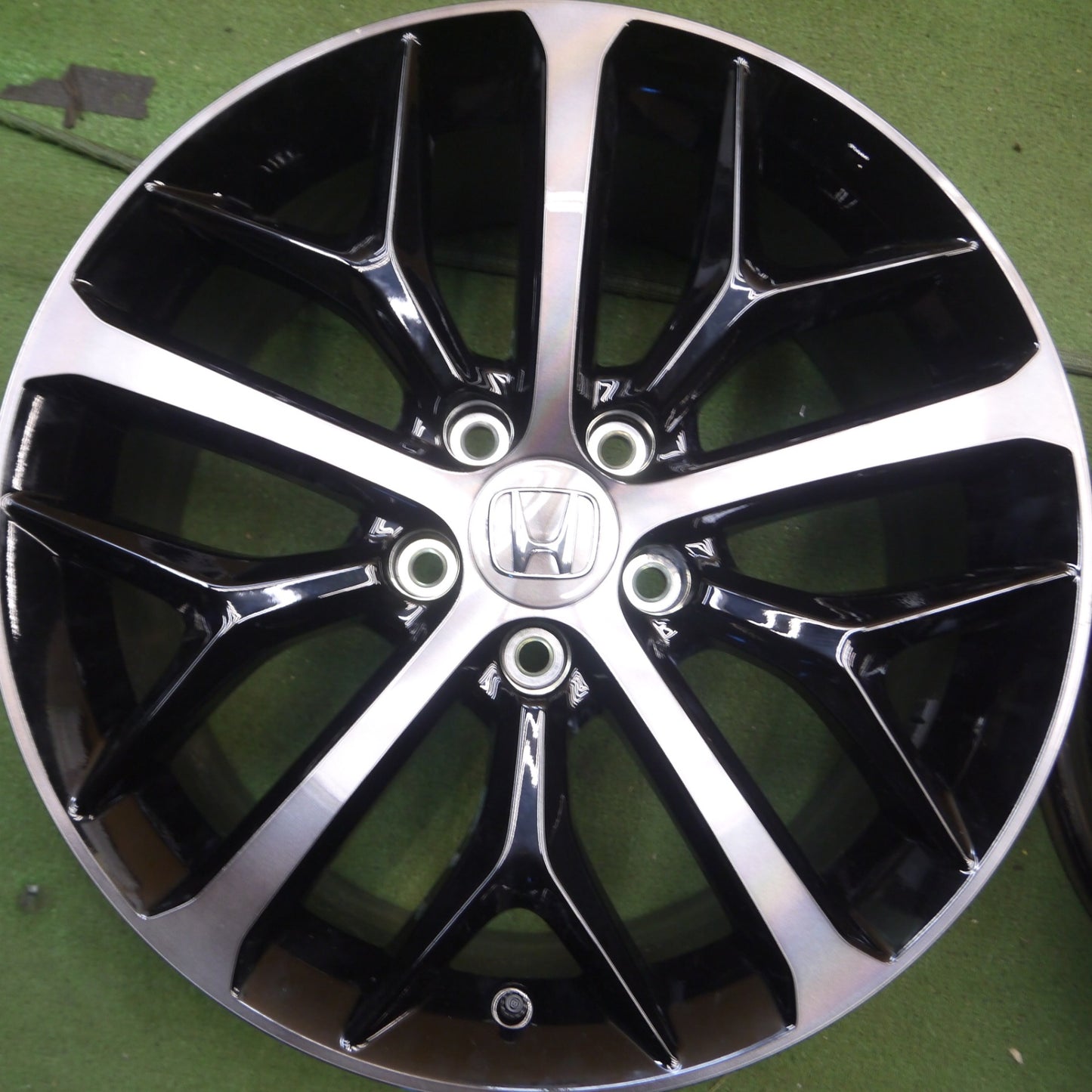 *送料無料* 新車外し★ホンダ FK7 シビック ハッチバック 純正 ホイール 18インチ 18×8J PCD114.3/5H★4061811Hホ