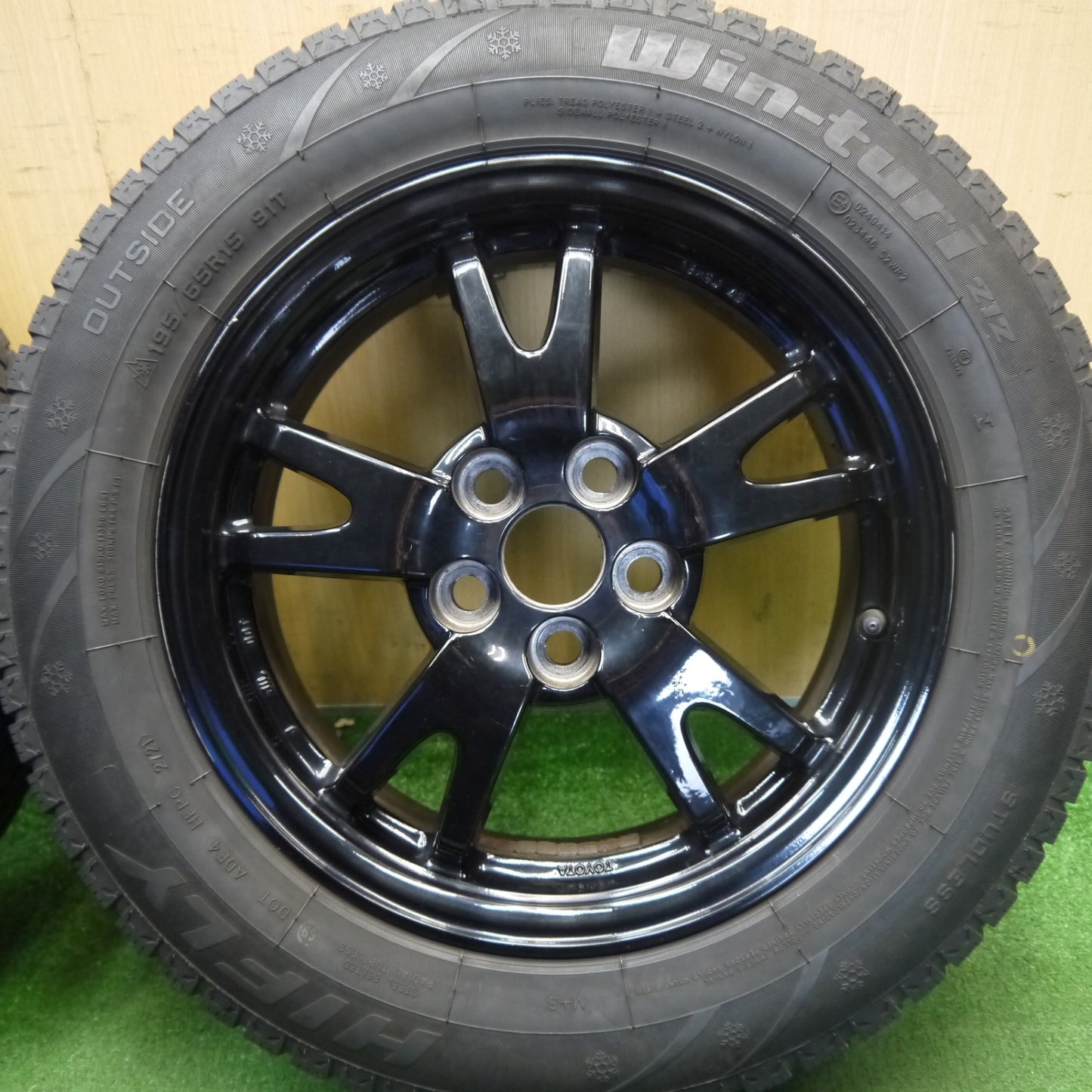 4本価格★トヨタ 30系 プリウス 純正 195/65R15 スタッドレス ハイフライ win-turi 212 15インチ PCD100/5H★6050102Hス