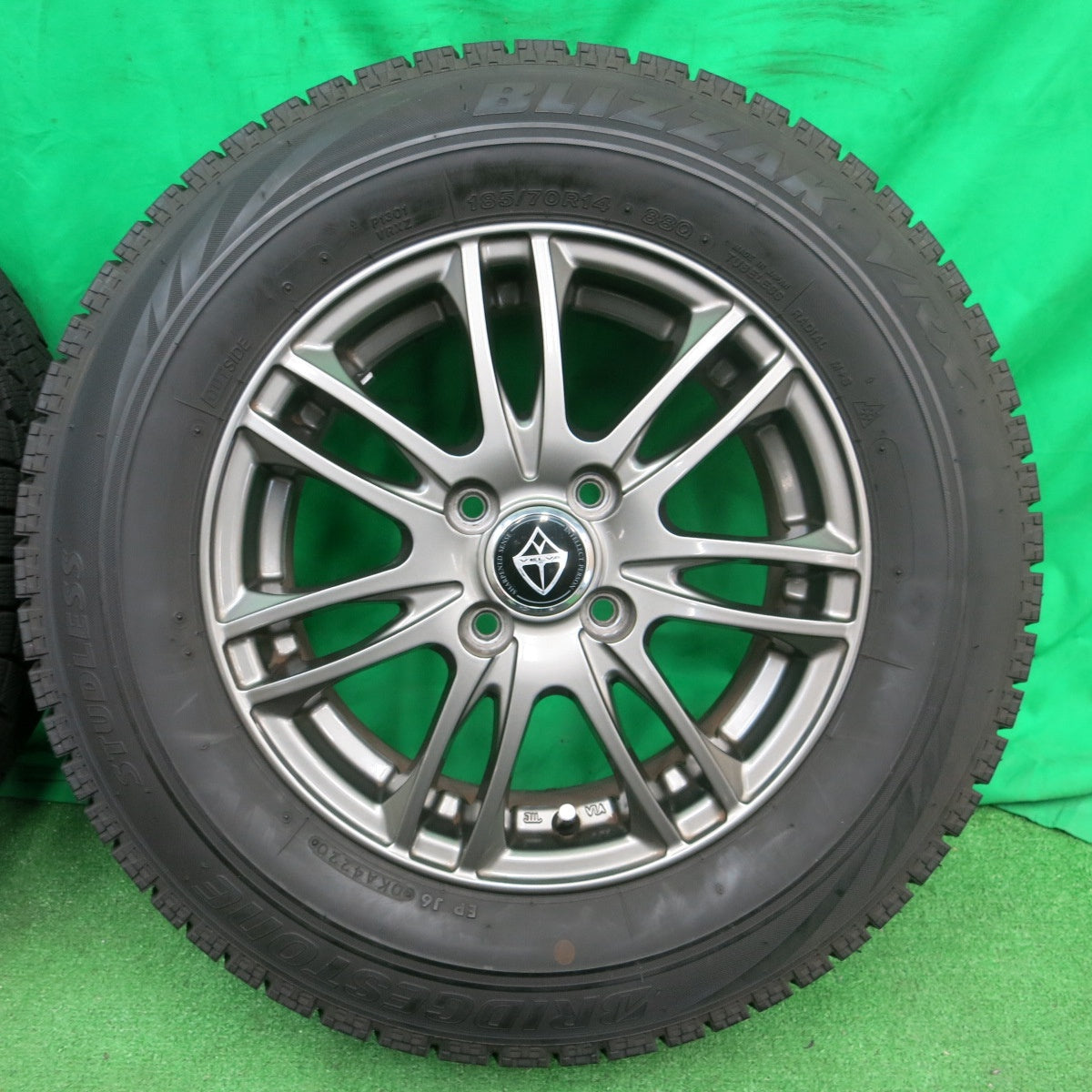 *送料無料* バリ溝！20年！綺麗！9分★スタッドレス 185/70R14 ブリヂストン ブリザック VRX VELVA ヴェルヴァ 14インチ PCD100/4H★4042903ナス