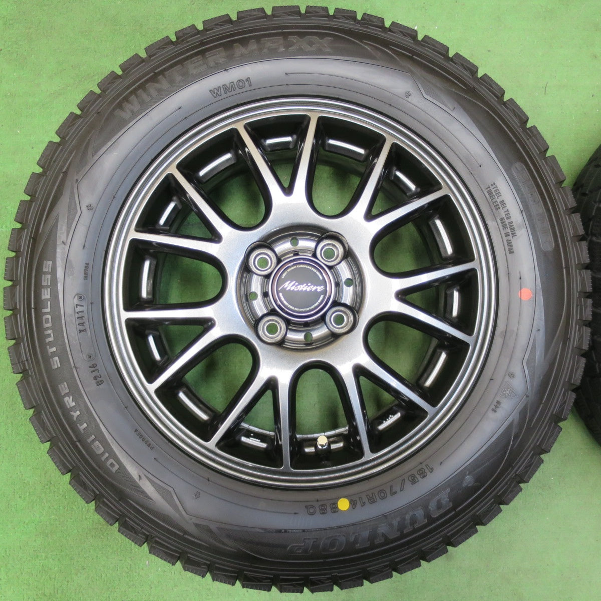 [送料無料] バリ溝！キレイ！ほぼ10分★スタッドレス 185/70R14 ダンロップ ウインターマックス WM01 Mistiere ミスティーレ 14インチ PCD100/4H★5021503イス