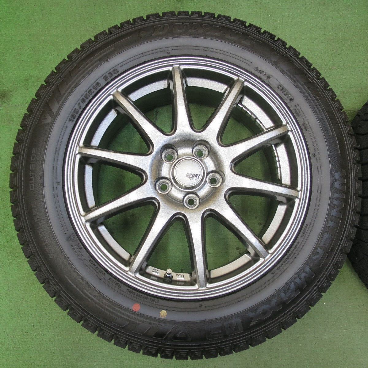 バリ溝！21年！キレイ！9.5分★ライズ ロッキー 等 195/65R16 スタッドレス ダンロップ ウインターマックス 03 SPORT ABELIA スポルト アベリア 16インチ PCD100/5H★5101506イス