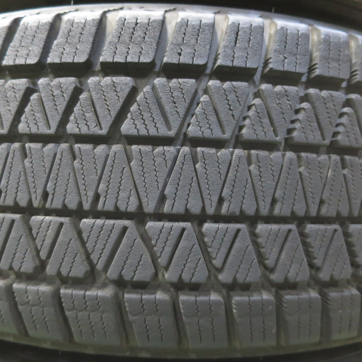 バリ溝！22年！キレイ！9分◎BMW 等 smartline 365 225/60R18 スタッドレス ブリヂストン ブリザック DM-V3 18インチ スマートライン PCD112/5H◎6092906イス
