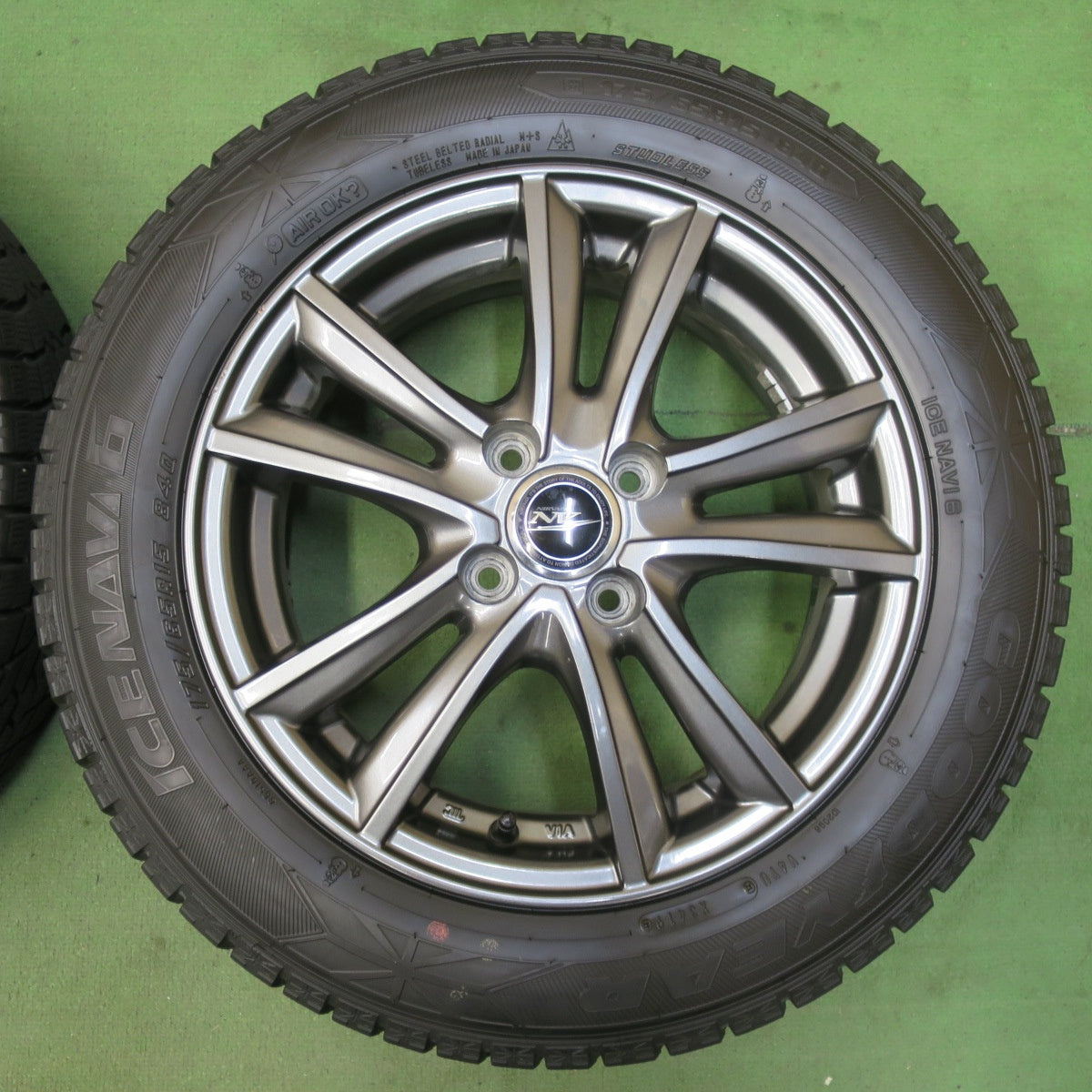 バリ溝！8.5分★スタッドレス 175/65R15 グッドイヤー アイスナビ6 NIRVANA NV ニルバーナ ニルヴァーナ 15インチ PCD100/4H★5103110イス