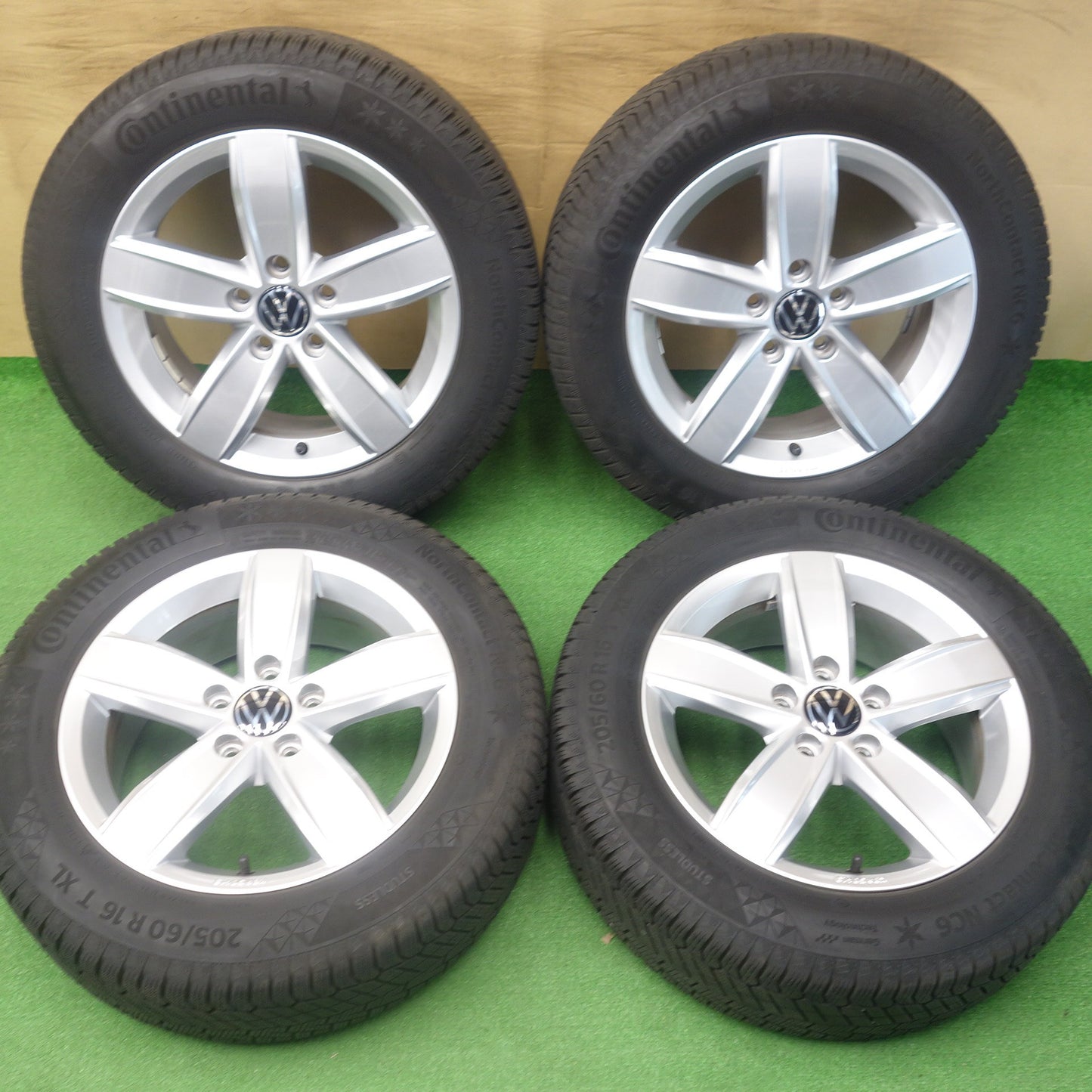 バリ溝！キレイ！8.5分◎ワーゲン ゴルフ トゥーラン 等 純正 205/60R16 スタッドレス コンチネンタル ノースコンタクト NC6 16インチ PCD112/5H◎6070402KTス