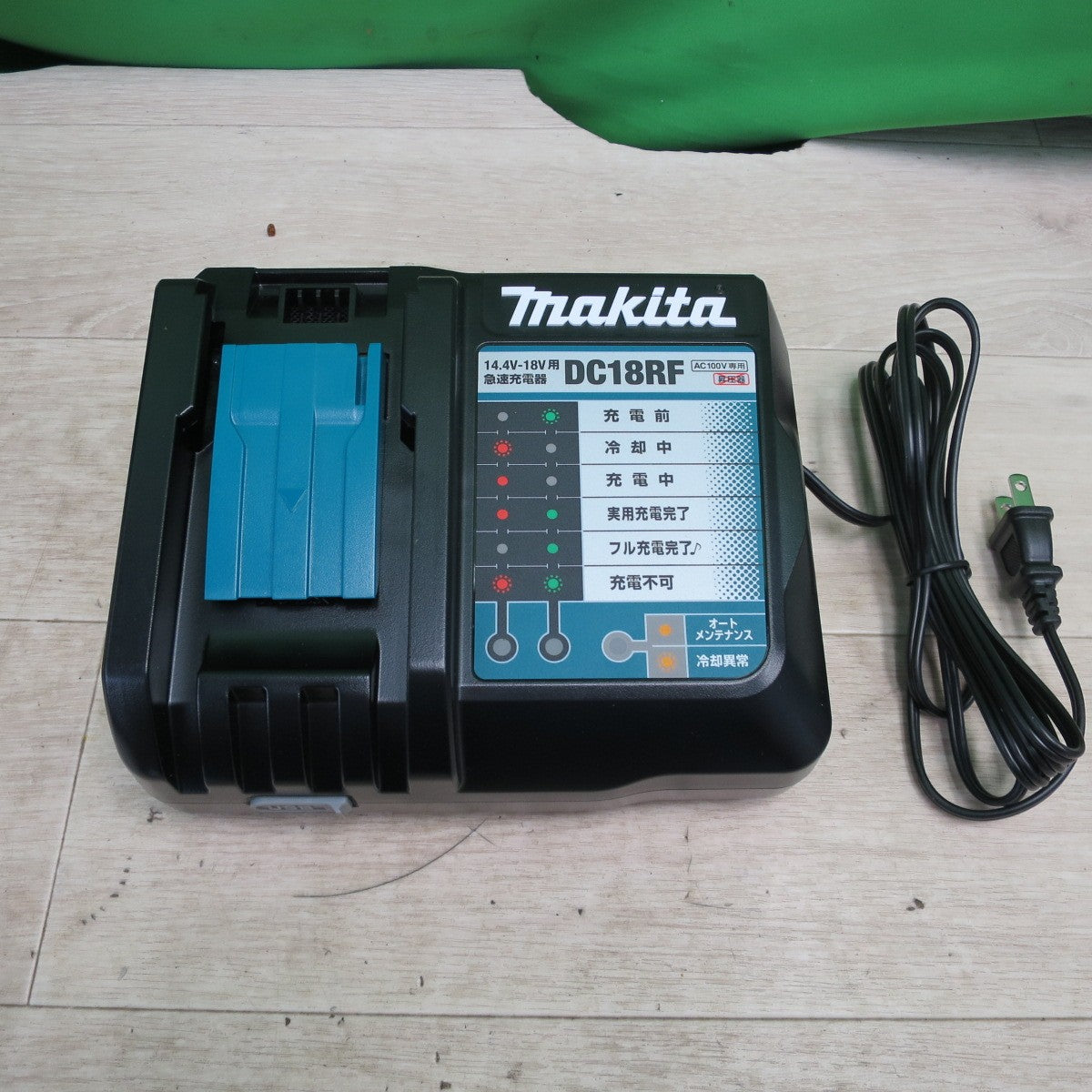 [送料無料] 美品！バッテリー2個☆マキタ 18V 充電式 マルノコ XSS02 電動 工具 切断機 丸のこ 丸ノコ 丸鋸 充電器 DC18RF☆