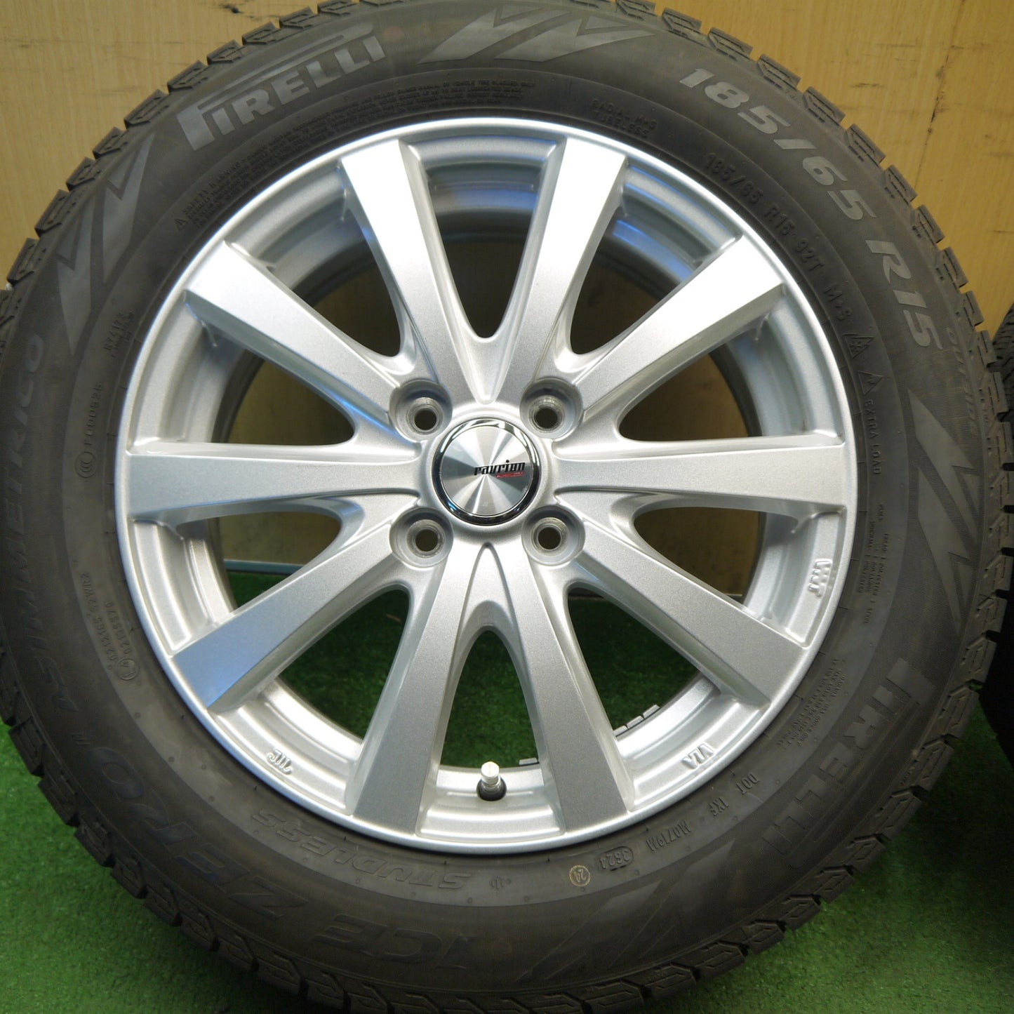 バリ溝！24年！キレイ！9.5分以上★スタッドレス 185/65R15 ピレリ アイスゼロ アシンメトリコ ravrion RS01 ラブリオン 15インチ PCD100/4H★6031003Hス