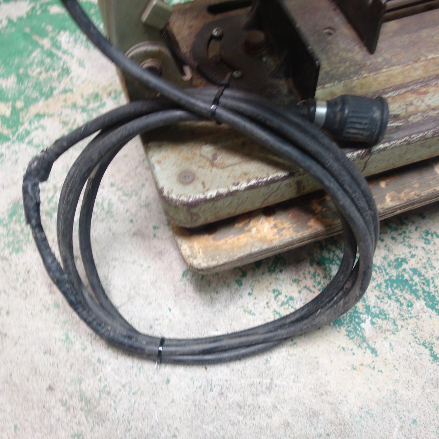 [送料無料] ☆高速 電動 切断機 カッター メーカー 型番 不明 電動 工具☆